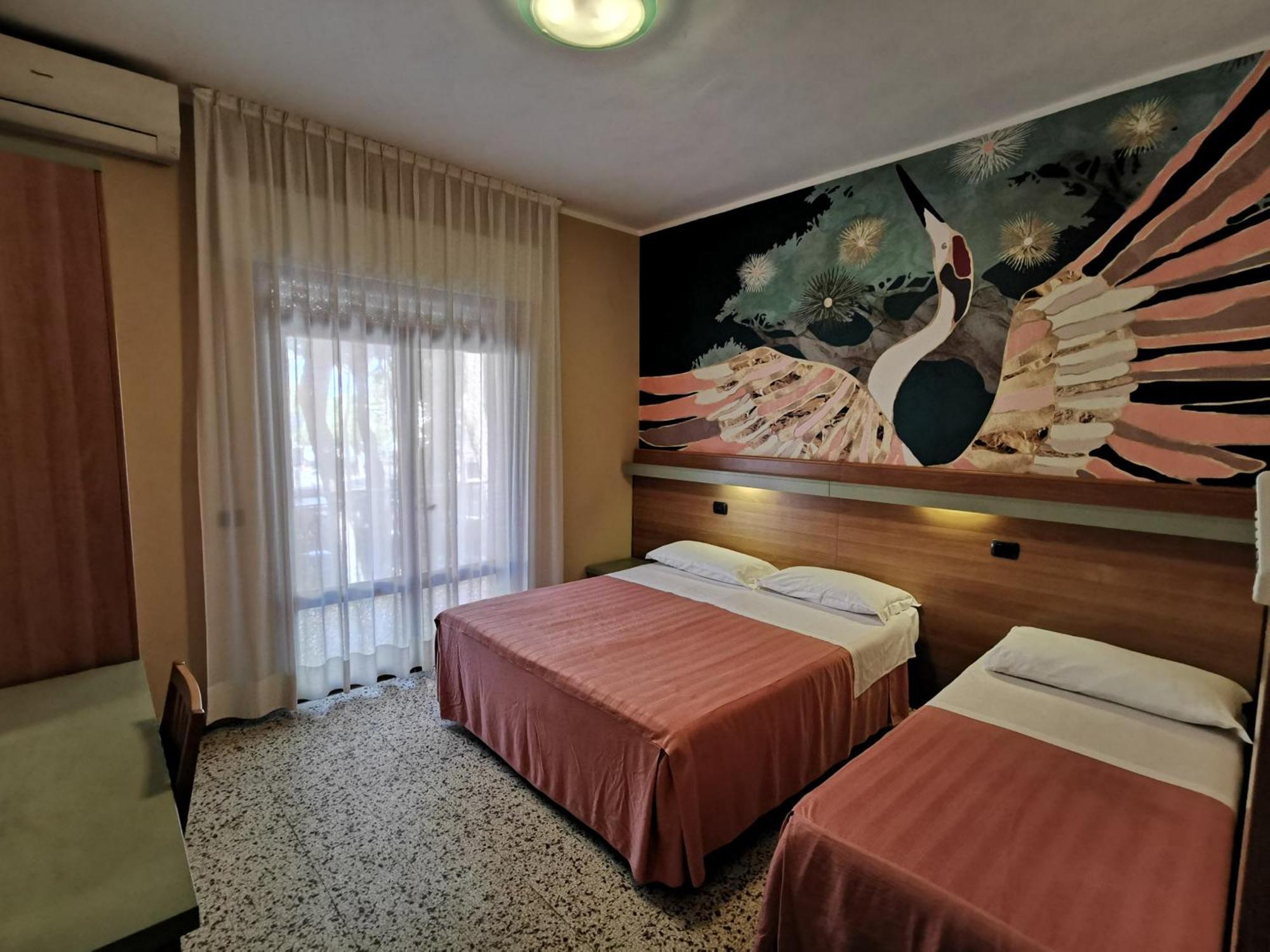 Hotel Pine Beach Rosolina Mare Exterior photo
