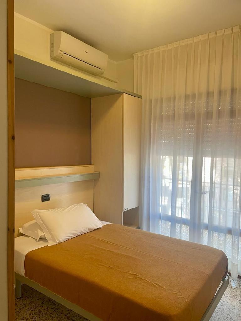 Hotel Pine Beach Rosolina Mare Exterior photo